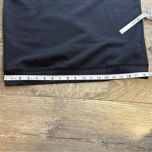 Peloton Black and White Logo Sweatshirt in Size Medium - Picture 12 of 13